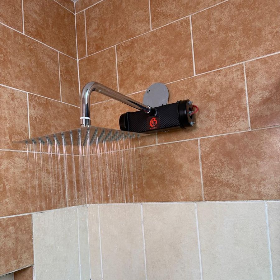 Calentador Goliat GTR instalado en una ducha